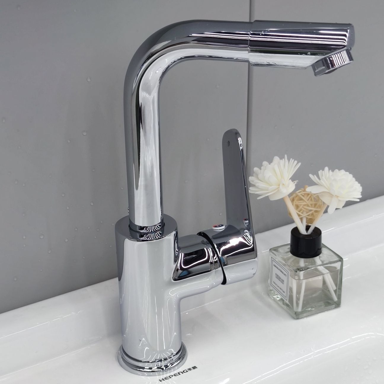 Basin Faucet with Hot and Cold Water, Single Hole, Dual-Use for Bathroom and Toilet, Washbasin Rotating Faucet for Home Use