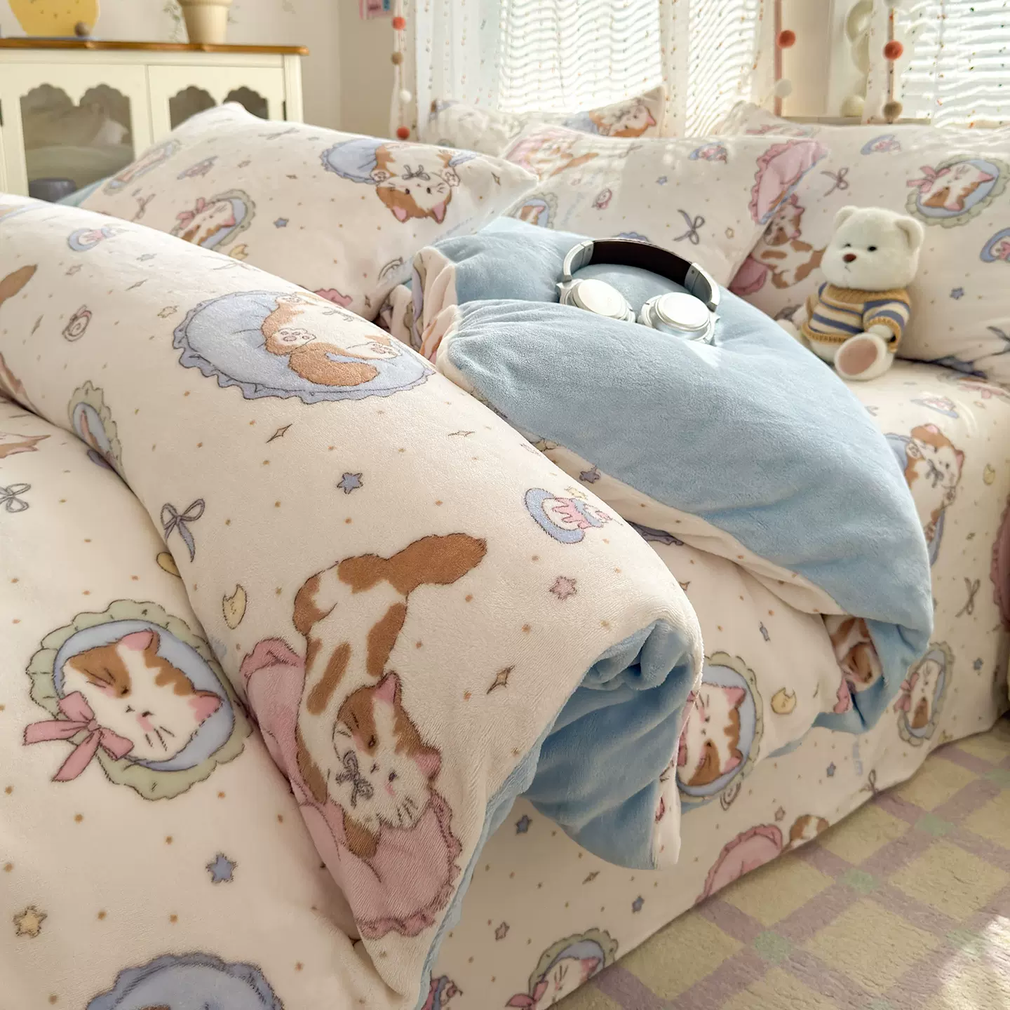 2025高克重加厚A类牛奶绒四件套珊瑚绒卡通简约三件套绒猫咪礼物