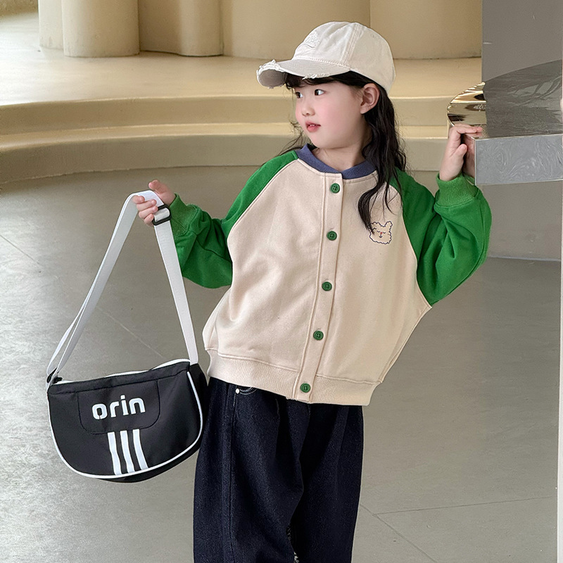 Versión coreana del bolso de hombro para niños de gran capacidad, bolso de mensajero para bebé con letras de estilo occidental a rayas de moda, bolso deportivo para niños