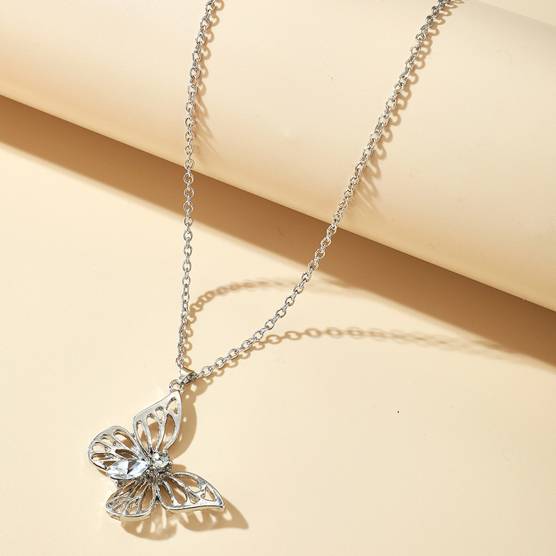 Simple Butterfly Single Layer Necklace display picture 5