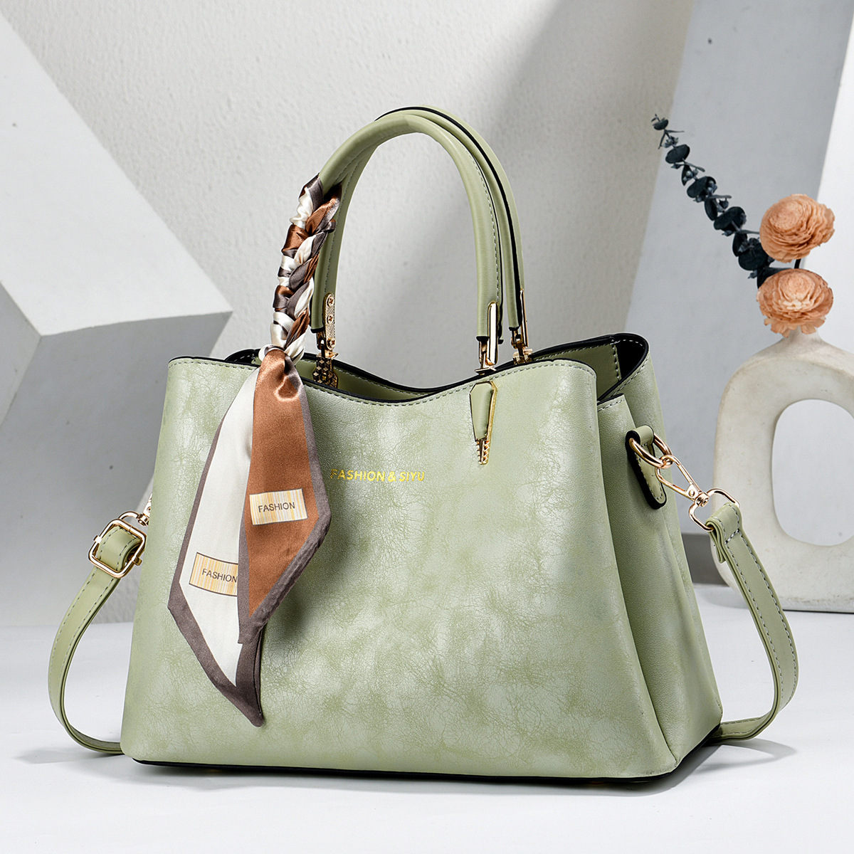 2026 nueva tendencia de madres de mediana edad bolsas de mano de estilo nacional de gran capacidad para viajar bolsas de hombro al por mayor