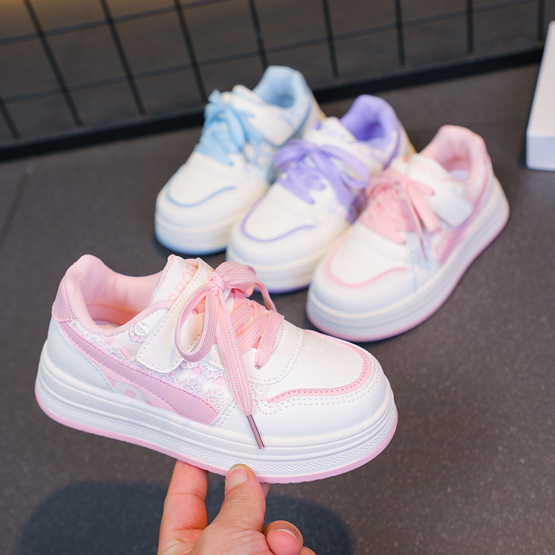 Zapatillas casuales para niñas 2025 primavera y otoño nuevo estilo cuero zapatos deportivos para niños y estudiantes moda para niñas zapatos blancos marea