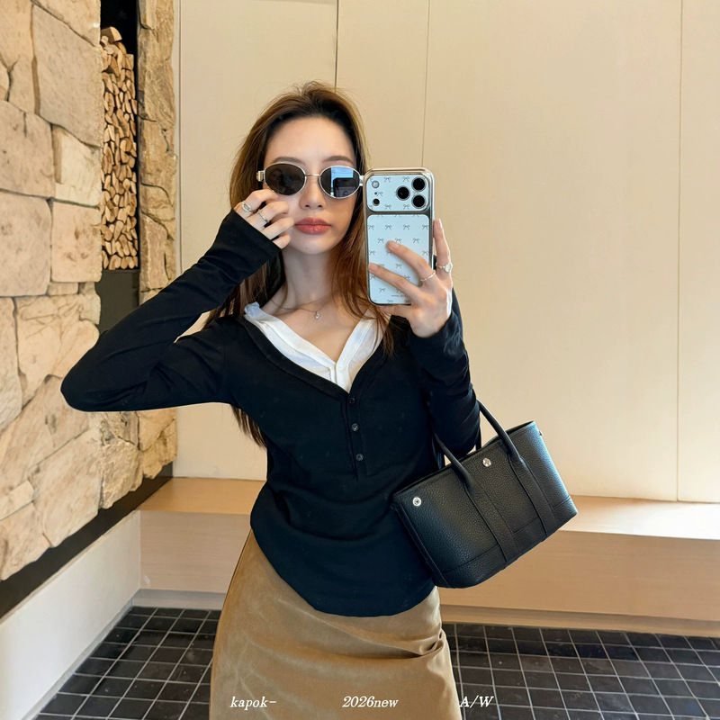 Thirteen Lines【KAPOK】New Autumn Collection! Korean-style double-layer faux two-piece V-neck long-sleeve T-shirt 61072 Thirteen Lines【KAPOK】New Autumn Collection! Korean-style double-layer faux two-piece V-neck long-sleeve T-shirt 61072