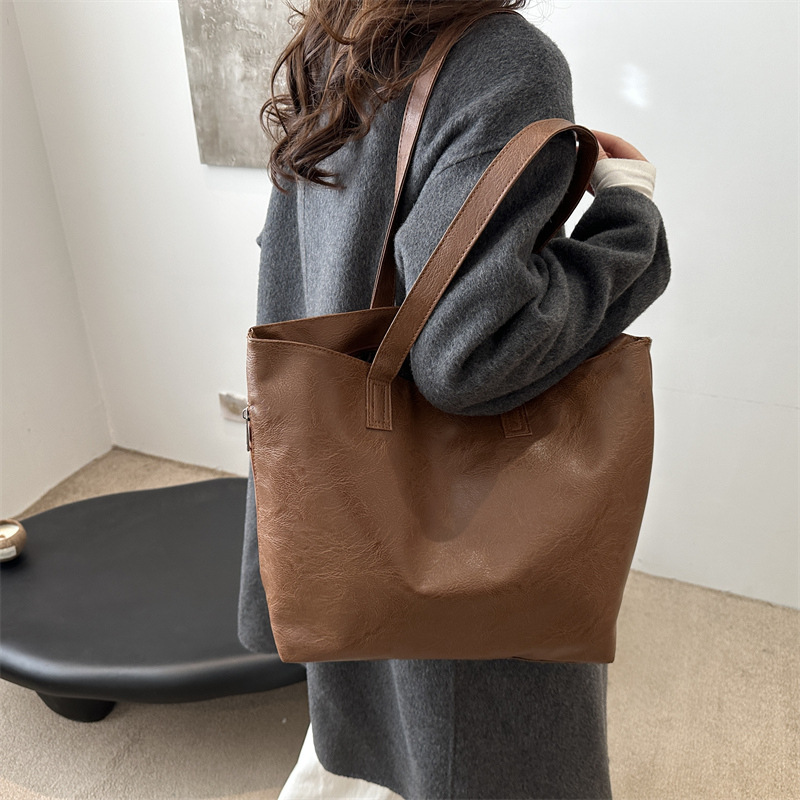 Bolsa de hombro casual para mujeres 2024 nueva moda para el trabajo en clase, bolsas de ocio de viaje, gran capacidad, bolsas de gran tamaño simples