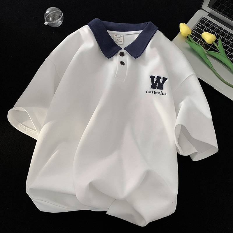 Polo manga corta de los hombres de verano suelto bordado pesado color sólido juventud Camiseta estilo universitario contraste color media manga camiseta