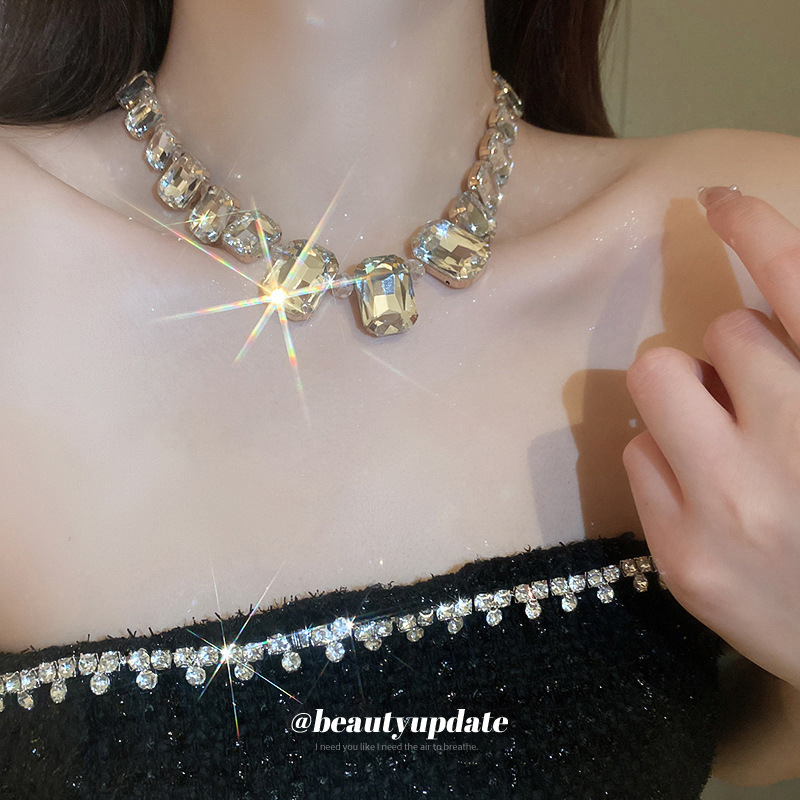 Europeo y americano color diamante cristal cuadrado joya collar de moda elegante exagerado clavícula cadena personalidad nicho Collar para las mujeres