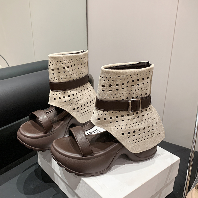 Aumentar la altura de los dedos expuestos botas respirables huecas 2026 nuevo verano pequeño muffin retro sandalias romanas