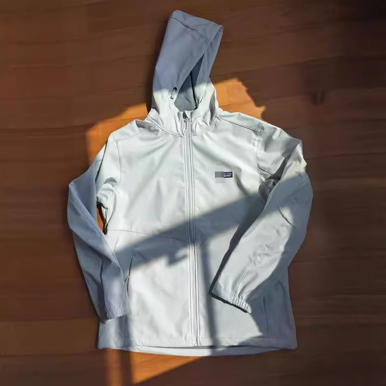 Chaqueta de concha suave estilo pareja para comercio exterior, impermeable y cortavientos con capucha.