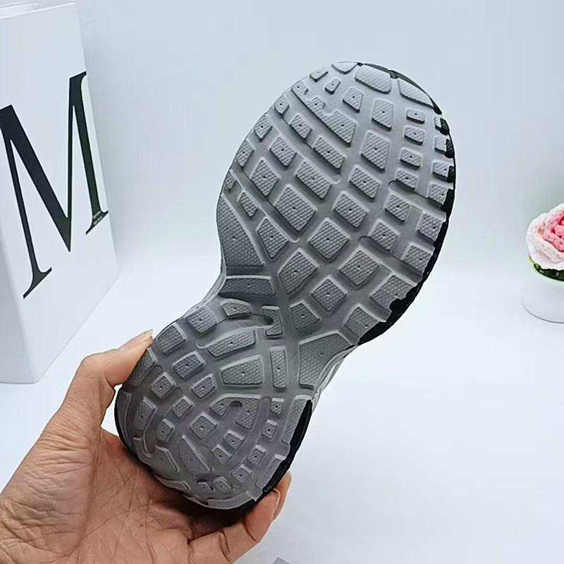 2025 invierno nuevos zapatos para niños de algodón zapatos para padres zapatos para niños pequeños y medianos zapatos para correr zapatos casuales ligeros