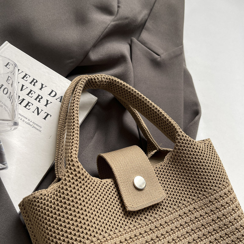 A new stylish tote bag with simple letters for casual shopping, featuring a niche Instagram style for going out undefined