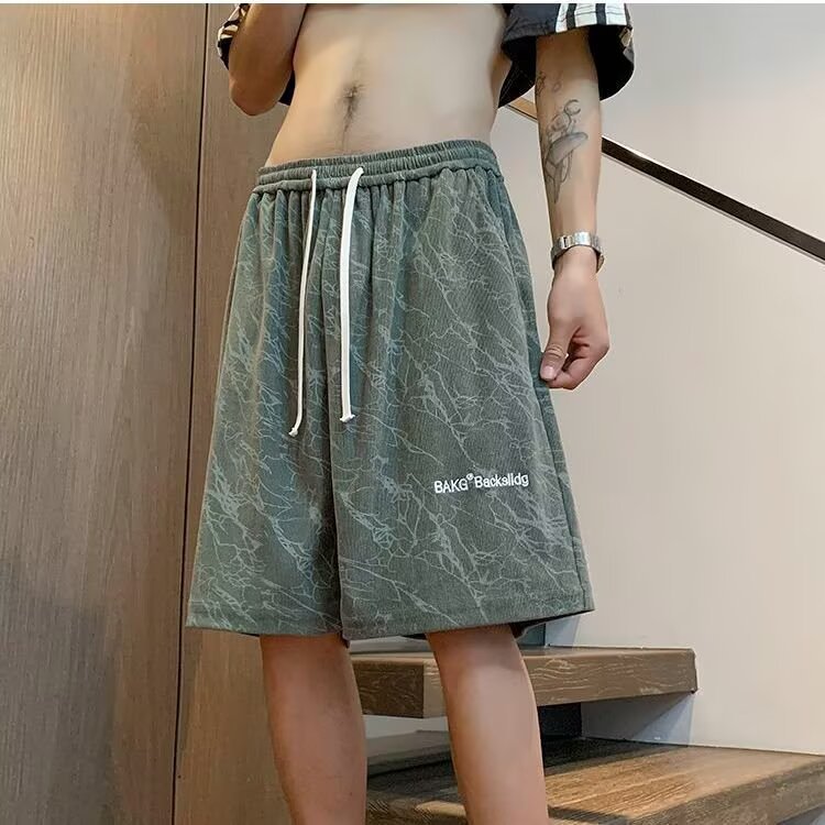 Camisas menos ropa verano nuevos pantalones cortos estadounidenses marca de moda para hombres estilo delgado sentido del diseño nicho holgado pantalones deportivos de gran tamaño