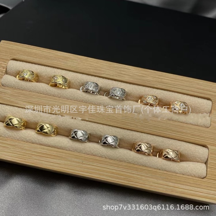 シャネル風菱形イヤリング、925スターリングシルバーに18Kゴールドメッキ、菱形模様のイヤリング、ファッショナブルで高級感のあるイヤリング、メーカー直販。