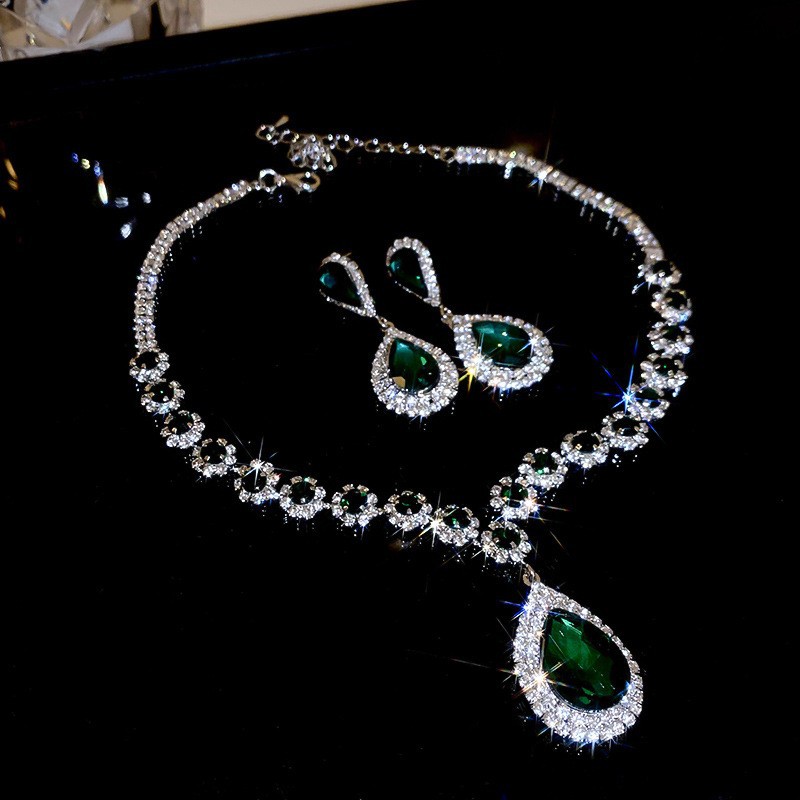 Collar de aretes cuadrados con incrustaciones de diamantes de dos piezas de moda, lujo ligero, collar de alta gama, temperamento exquisito, conjunto de joyas de todo fósforo