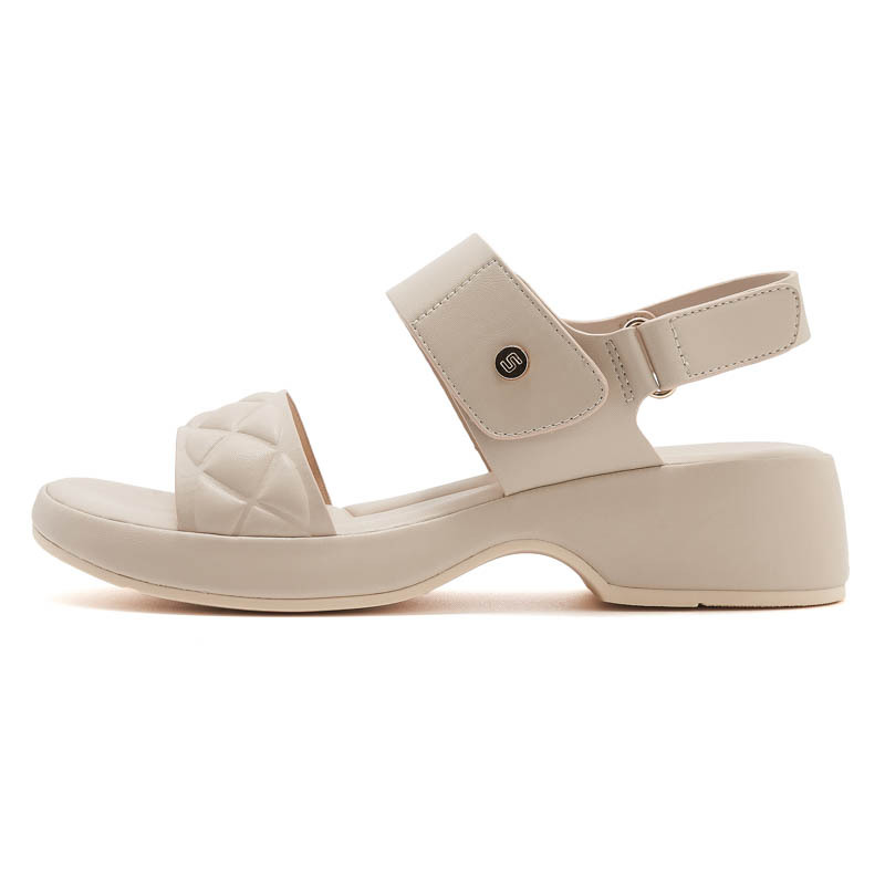 222-1 Nueva primavera y verano de 2025 Amazon metal casual zapatillas frías para mujeres antideslizantes en la playa de arena