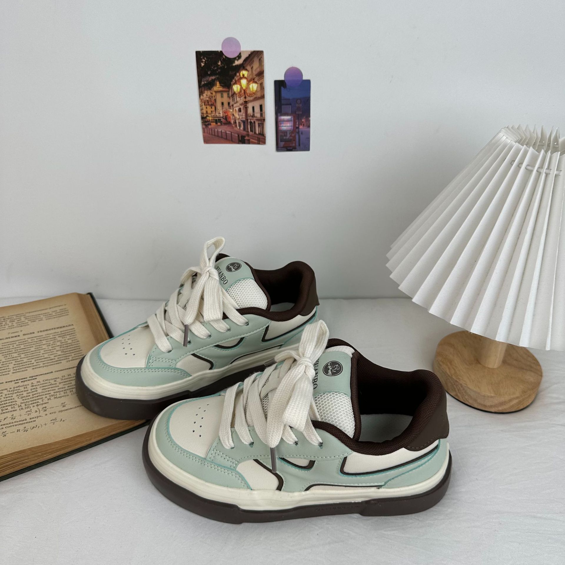 Yuanbo puerto frente a lazos zapatos de skate zapatos deportivos casuales coreanos versátiles zapatos de mujer 2025 nuevos zapatos blancos para mujeres