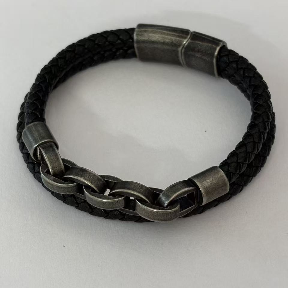 Moderne herrearmbånd i læder med kæde af rustfrit stål_voghion.com