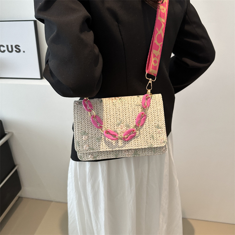 Gewebte Tasche 2024 trendiger neuer Trend, breiter Schultergurt, einzelne Schulter-Unterarmtasche, Pendlertasche für den Außenbereich, Tasche mit Kettengurt_voghion.com