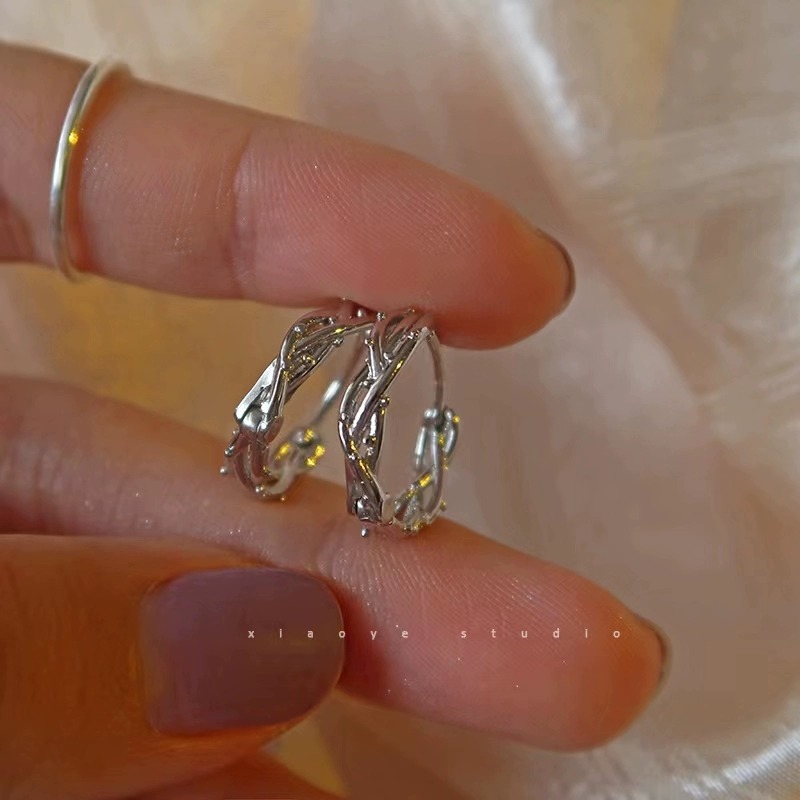 Design Sense Thorn Ear Ring Female Niche Personalized Simple Ear Buckle New Style Simple Ins Trendy All-match Earrings and Ear Jewelry