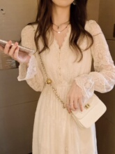 2025年春装新款高级感法式小众别致气质女神范收腰蕾丝连衣裙子女