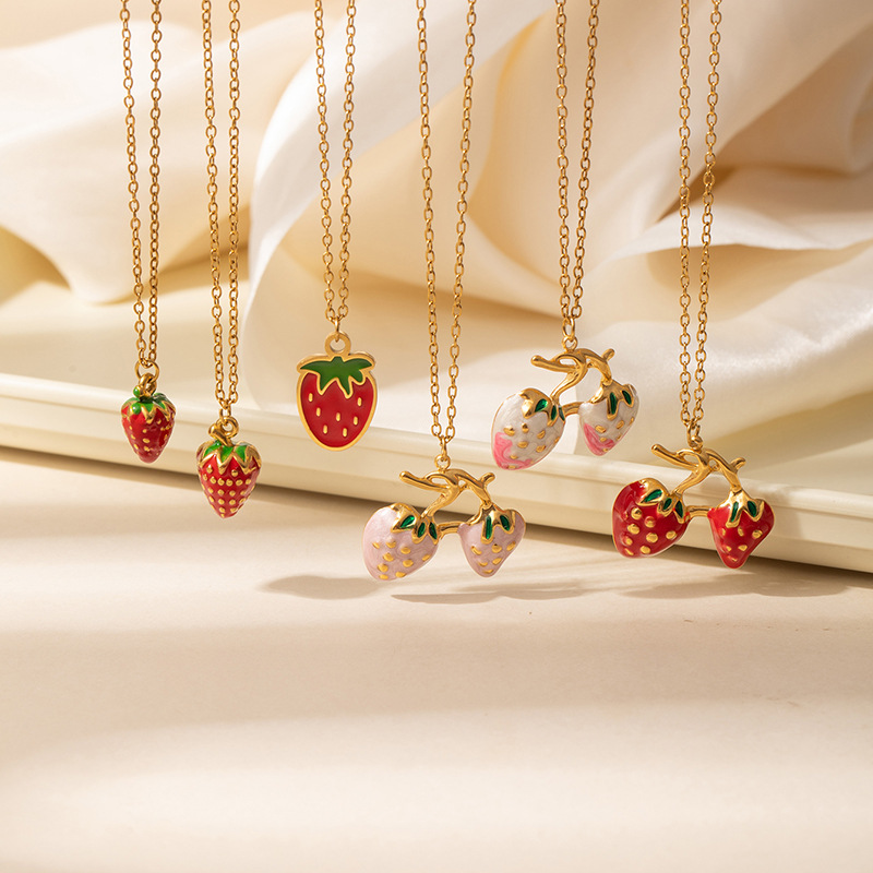 8g Weight 0.03µm Gold Plating Thickness Electroplated Gold Plating Process Golden Plated Plating Material 201 Stainless Steel Pendant Material Pendant Necklace Classification 201 Stainless Steel Chain Material cable chain Chain Type 1 Piece Quantity Holiday, Daily Occasion 201 Stainless Steel Material Strawberry Pattern Women's Gender Cute Style Plating Craft Elegant Red Double Strawberry Necklace For Women Titanium Steel Luxury Design Clavicle Chain Fashionable Jewelry Accessory 2