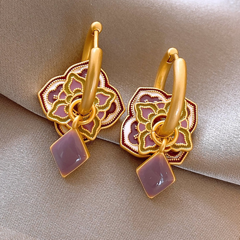 G82 earrings