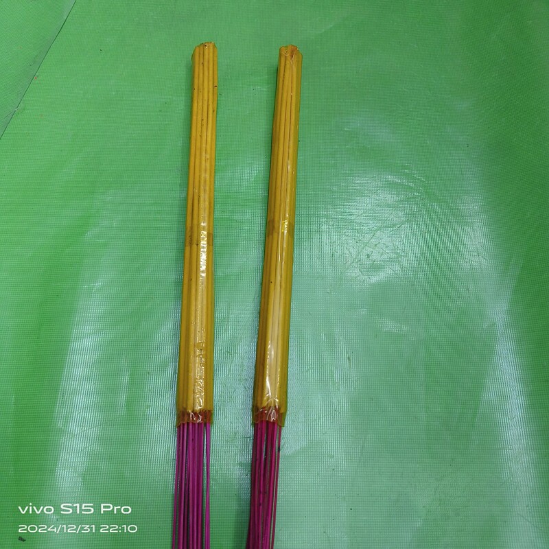Ancestors go to graves to burn incense and worship Buddha and visit tombs typical traditional earthen incense festivals to worship Buddha and bamboo stick incense First day Bodhisattva