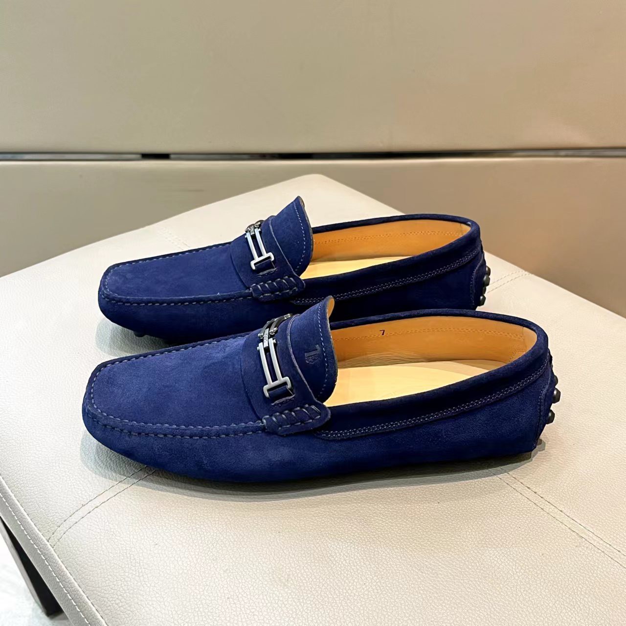 Men's Casual Suede Loafers With Metal Buckle And Soft Sole_voghion.com