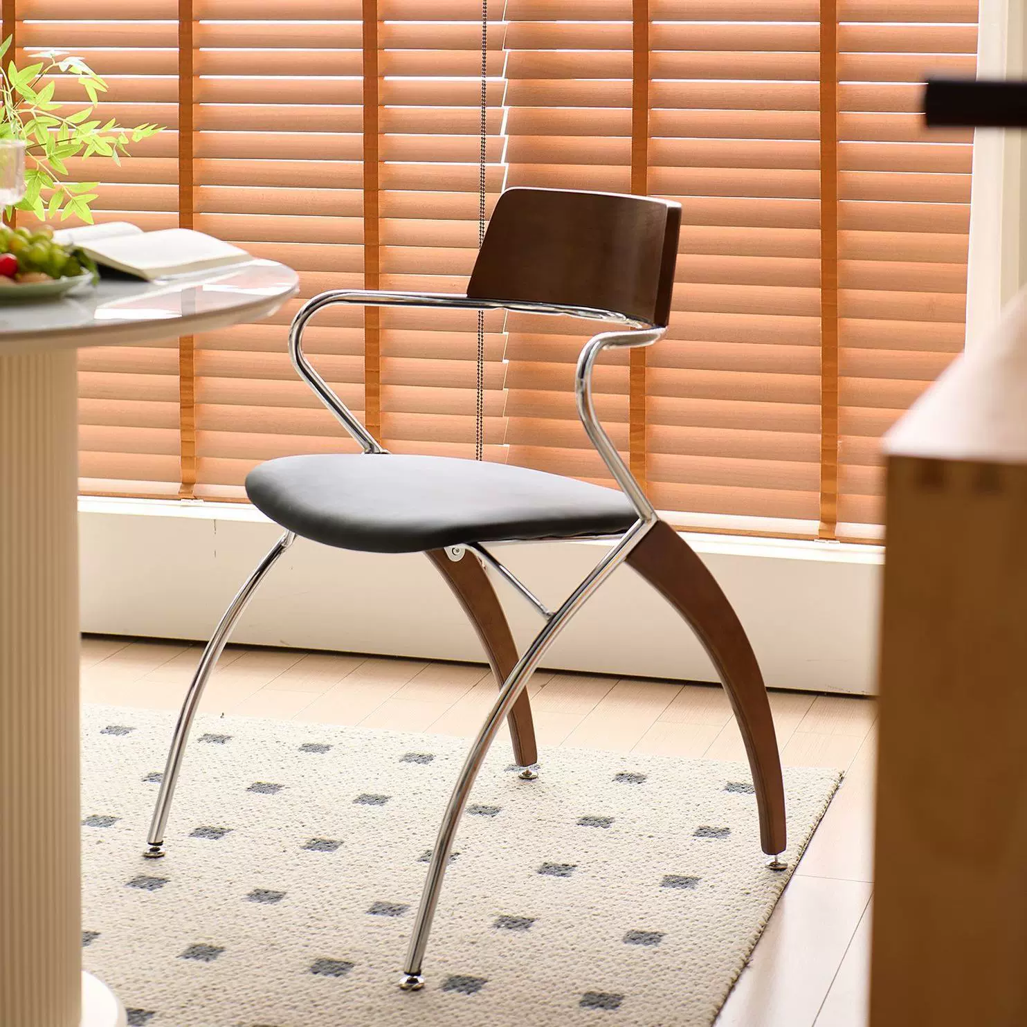 中古风椅子设计师餐椅网红椅家用简约休闲椅铁艺靠背椅复古扶手椅