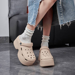 Thick-soled hole shoes women's 2024 new summer non-slip muffin heightening covered toe beach sandals outerwear summer slippers