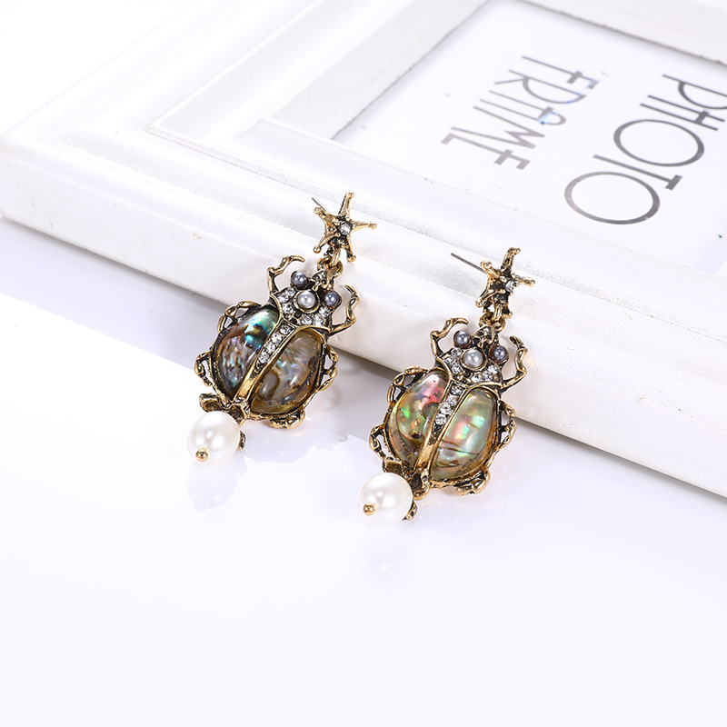 Europa y América nueva serie Animal creativo escarabajo perla diamante Pendientes de broche vintage barroco fábrica al por mayor
