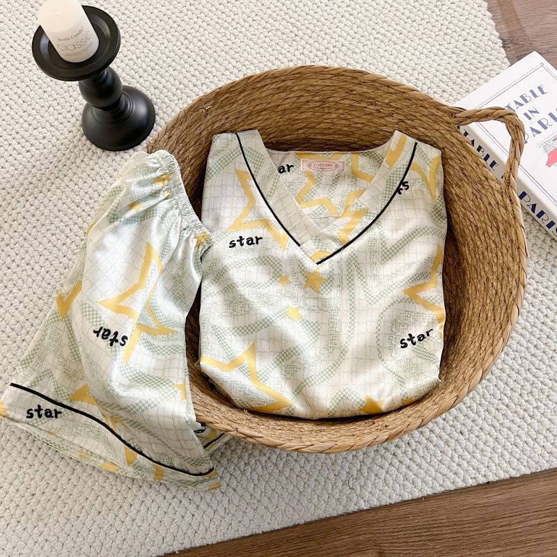 Pijamas de verano al por mayor transfronterizos de seda de manga corta delgada y suelta de cuello en V de mujer simulación de dibujos animados set de ropa para el hogar