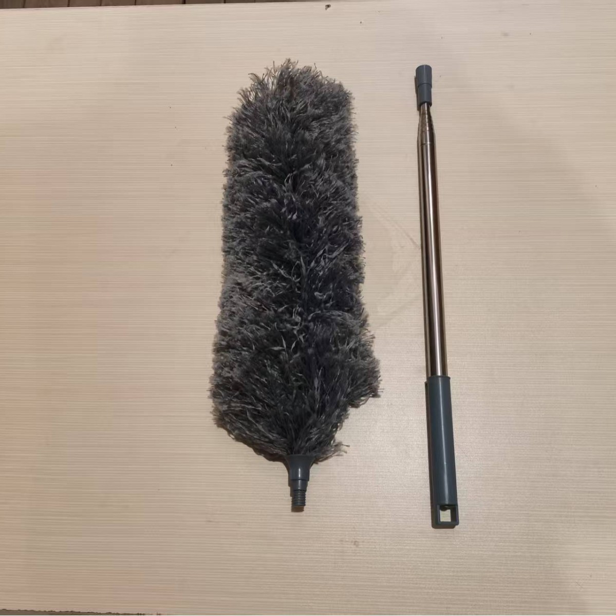 2.8メートルのロングタイプの鶏の毛のはたきは伸縮性があります。