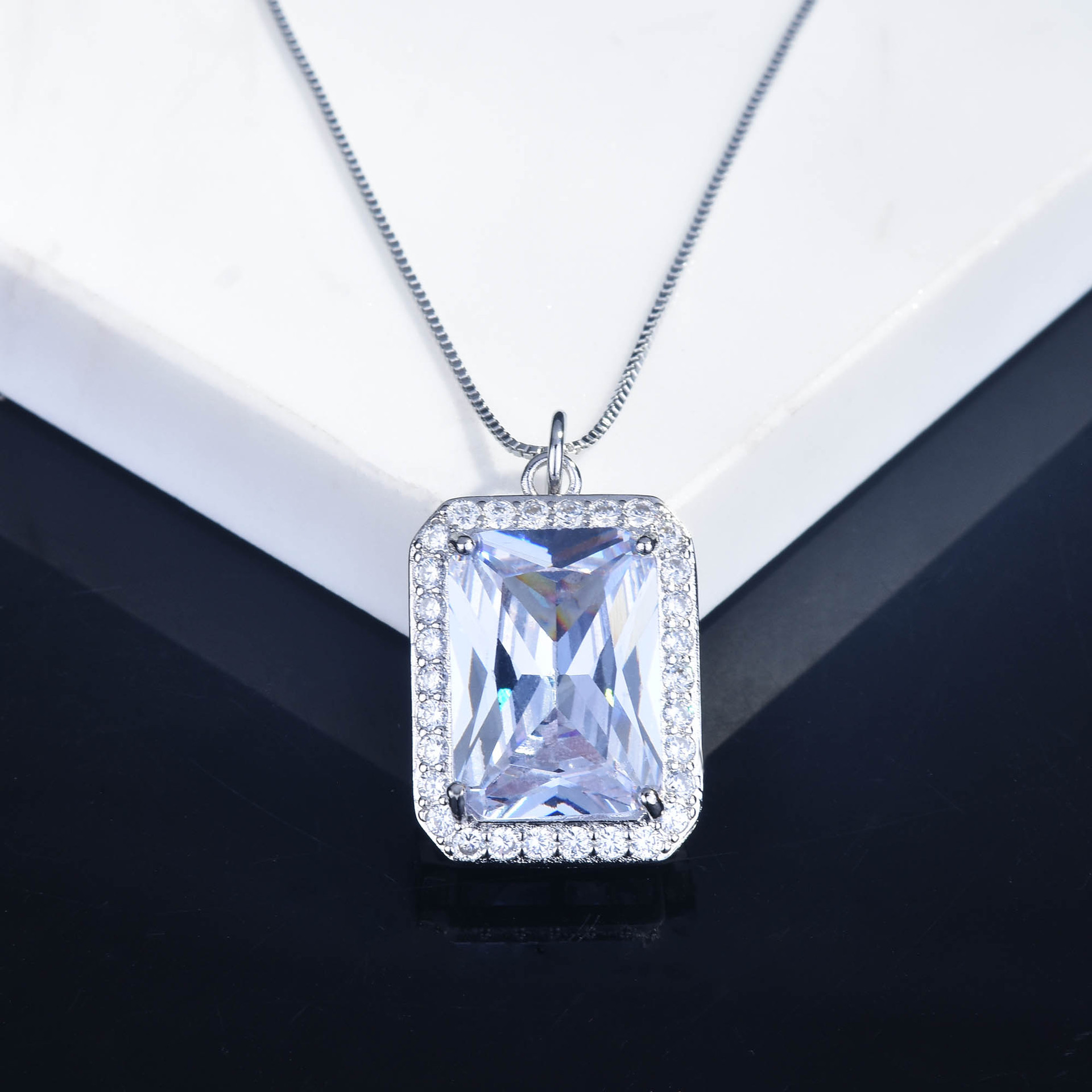 Live Broadcast New Elegant Simple And Fashionable Eight Hearts And Eight Arrows Rectangular Zircon Pendant Water Drop High Carbon Diamond Necklace For Women display picture 4