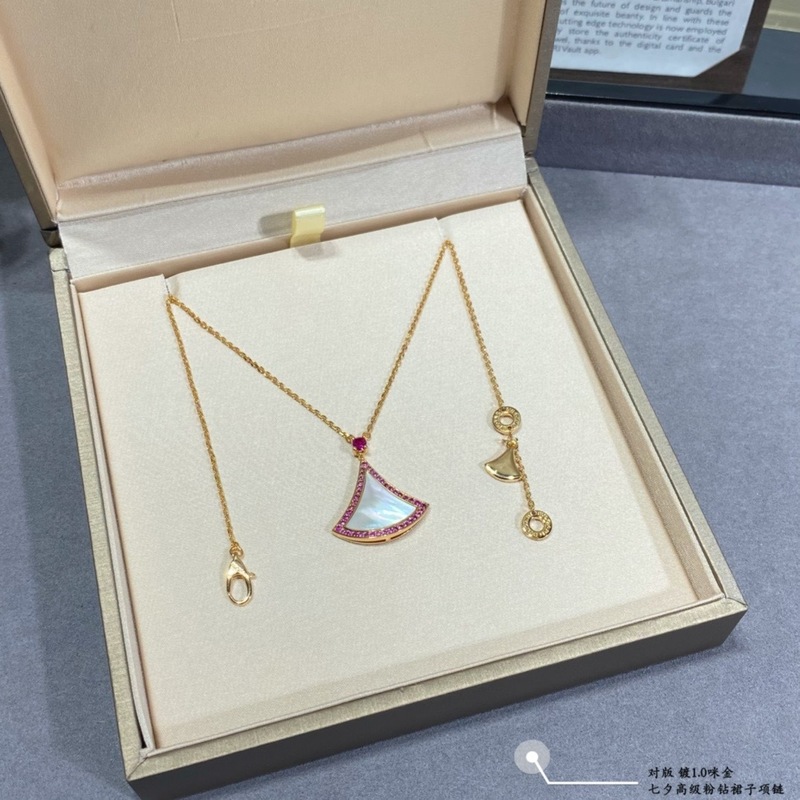 女性用の高バージョンの扇形の小さなスカートネックレス、スターリングシルバーメッキ18Kゴールドライト高級ホワイトマザーオブパール鎖骨チェーン大きな扇形ペンダント|undefined