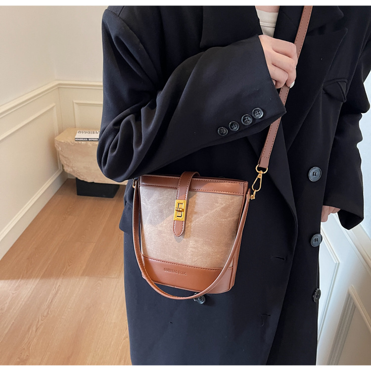 2024 New Korean-style trendy single-shoulder bag, niche design, underarm bag, fashionable and casual bucket bag, crossbody women's bag undefined