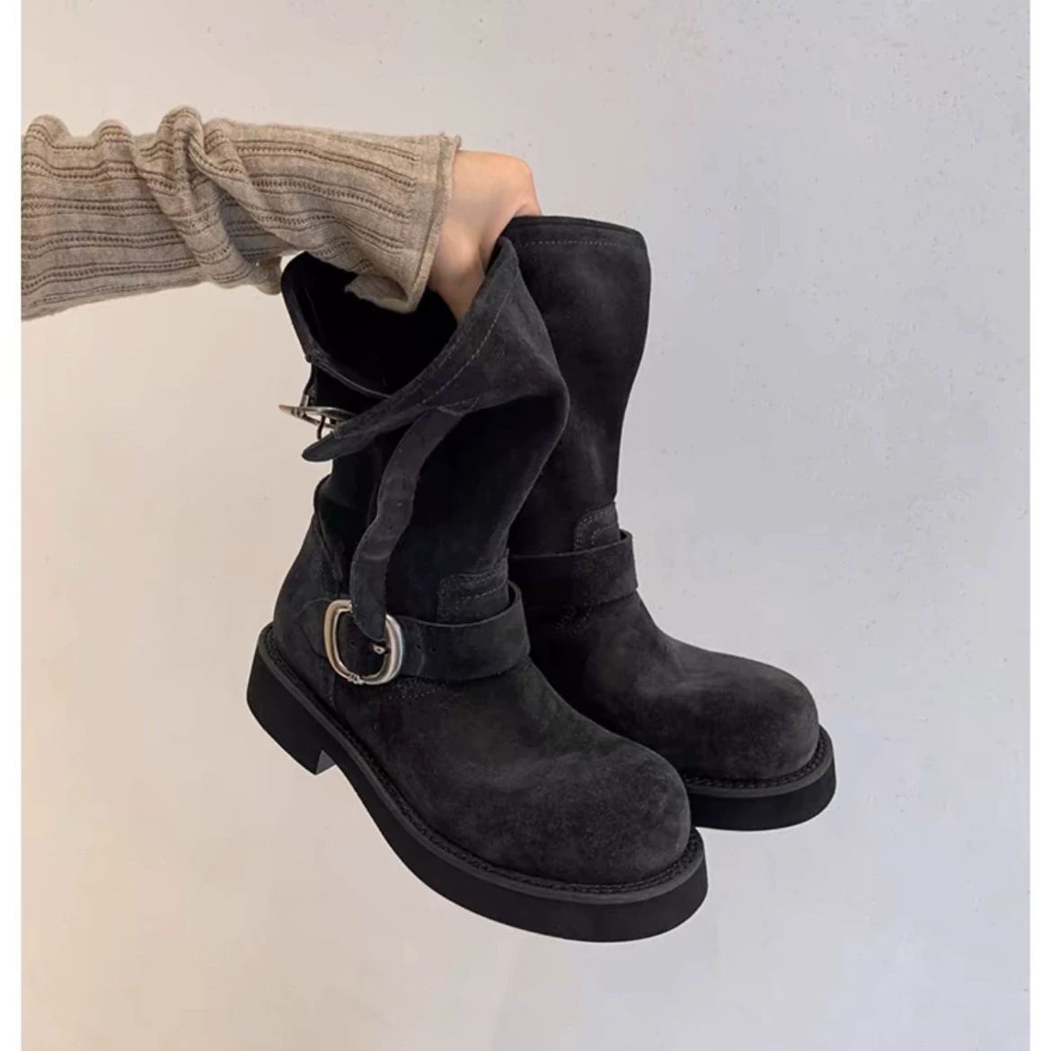 Судьба сапоги ~! INS толстая подошва увеличенный ремень пряжка с круглой головкой короткие сапоги женские мягкие кожаные сапоги Мартин куча сапоги западные сапоги