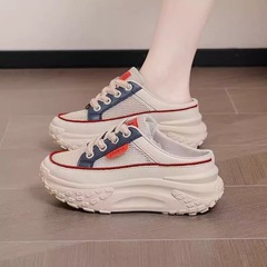 爆発的な通気性のあるパケットヘッダーの厚い底のスリッパの女性2025夏のファッションは、パケットヘッダーのネット上のビーチの半スリッパを着ています