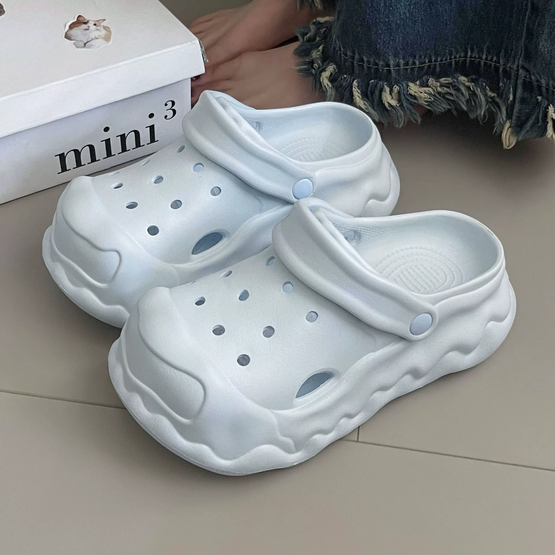 2025 новая летняя мода минималистская облачная обувь с дырками