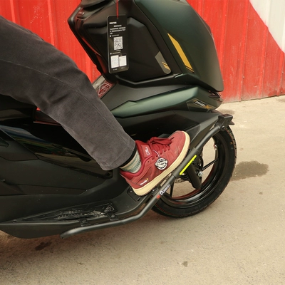 Motorcycle bumper — Suitable for the modification of the