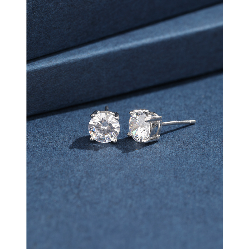 Pendientes de circón con incrustaciones de cuatro garras de plata de ley 925 Pendientes de hueso de oreja de hip-hop de personalidad masculina Pendientes de hueso de alta calidad para mujer