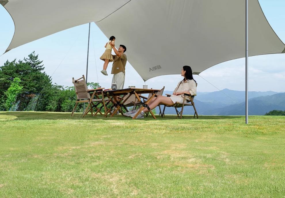 Primitive-style large outdoor tent with professional sun protection silver-coated canopy, beach sunshade, table and chairs for camping