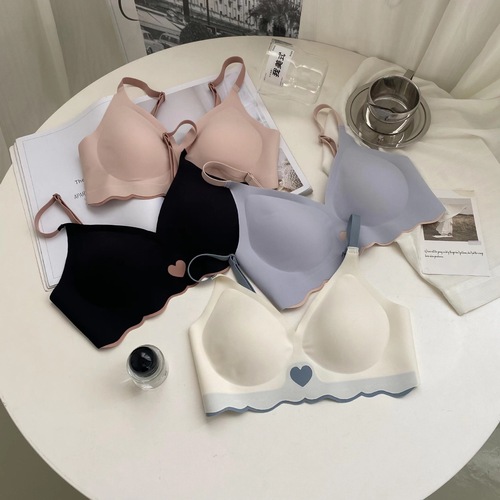 New love girl cute ultra-thin push-up bra, comfortable and contrasting color big breasts showing small underwear women's set