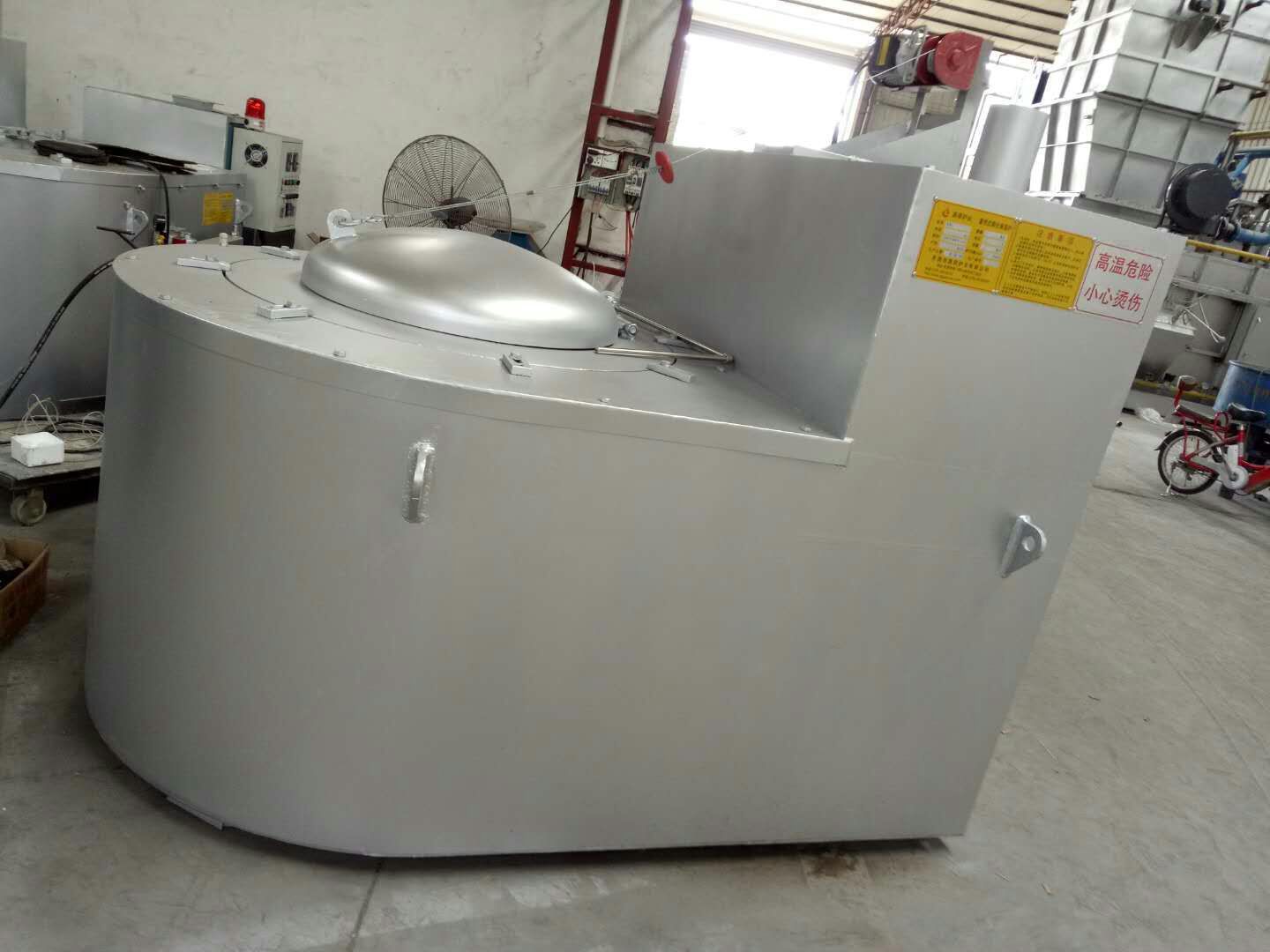 10558170055_1848124512