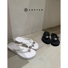 ZHETAO2025春夏の新型の人の字は平の底の純色の光沢のボールのゴムの滑り止めの砂浜を引っ張ります。