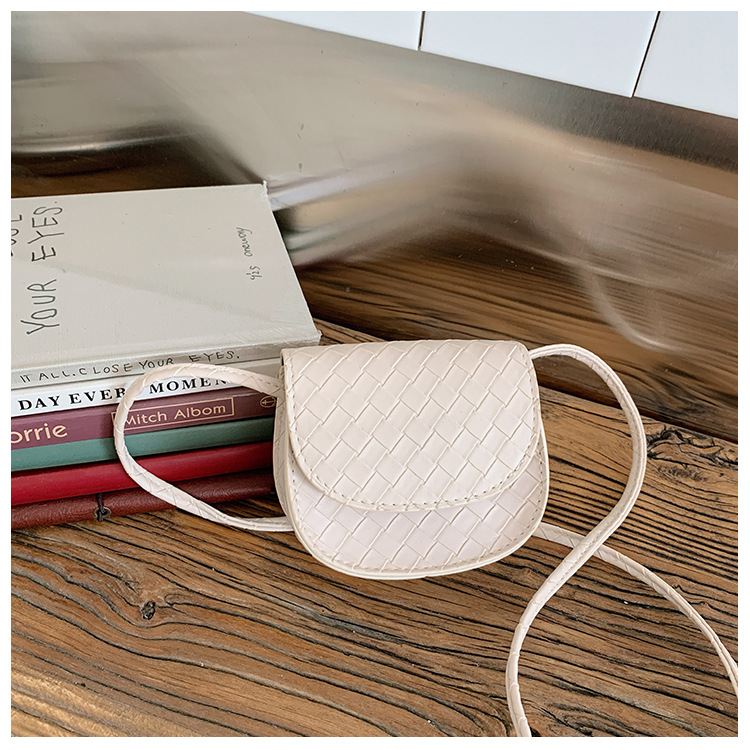 Moda coreana, bolso de hombro para hombres y mujeres, bolso de hombro para niños, bolso de hombro mini para bebés, nuevo tipo de bolso para niños simple de color sólido.