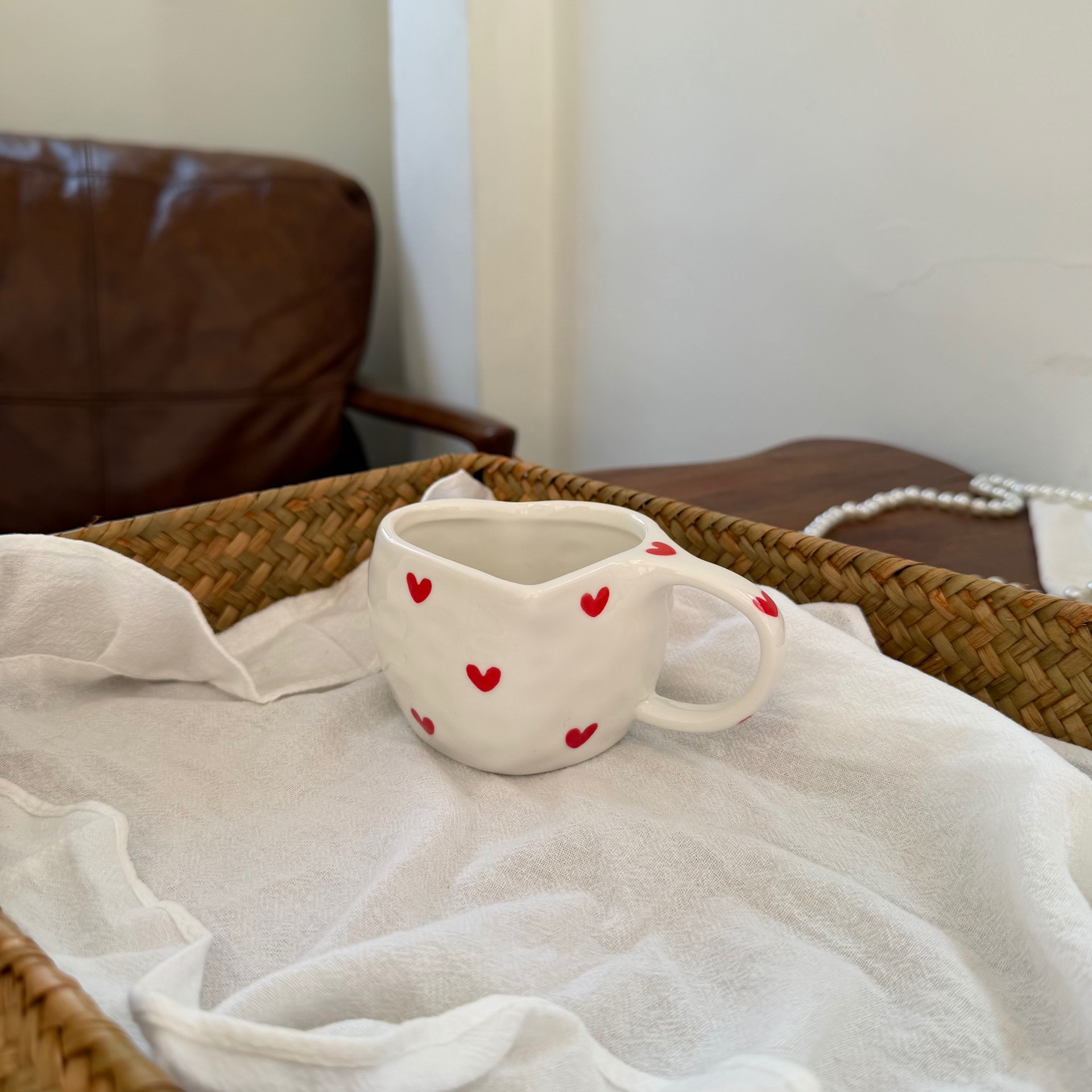Estilo coreano inswind pintado a mano amor cerámica tazas y platos mano empujada irregular taza de café en forma de corazón plato de mesa de la tarde plato de taza