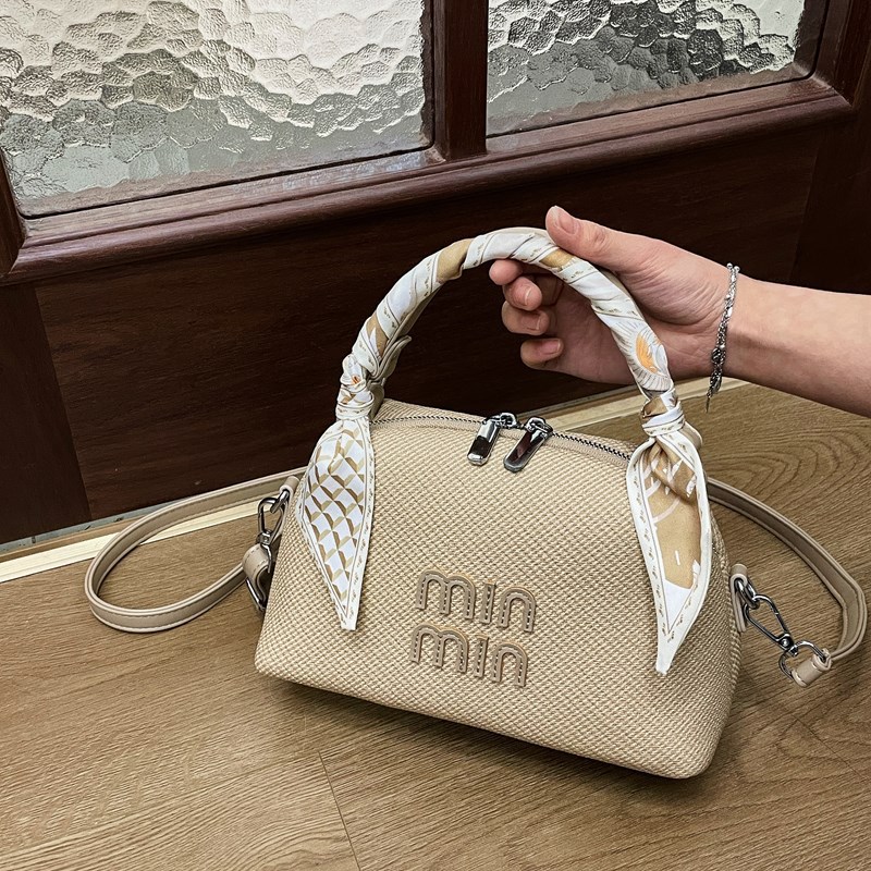 Nuevo estilo coreano ins moda versátil bolso de mano pequeño nicho lujo ligero de alto nivel sensación de hombro mochila para enviar bufandas de seda