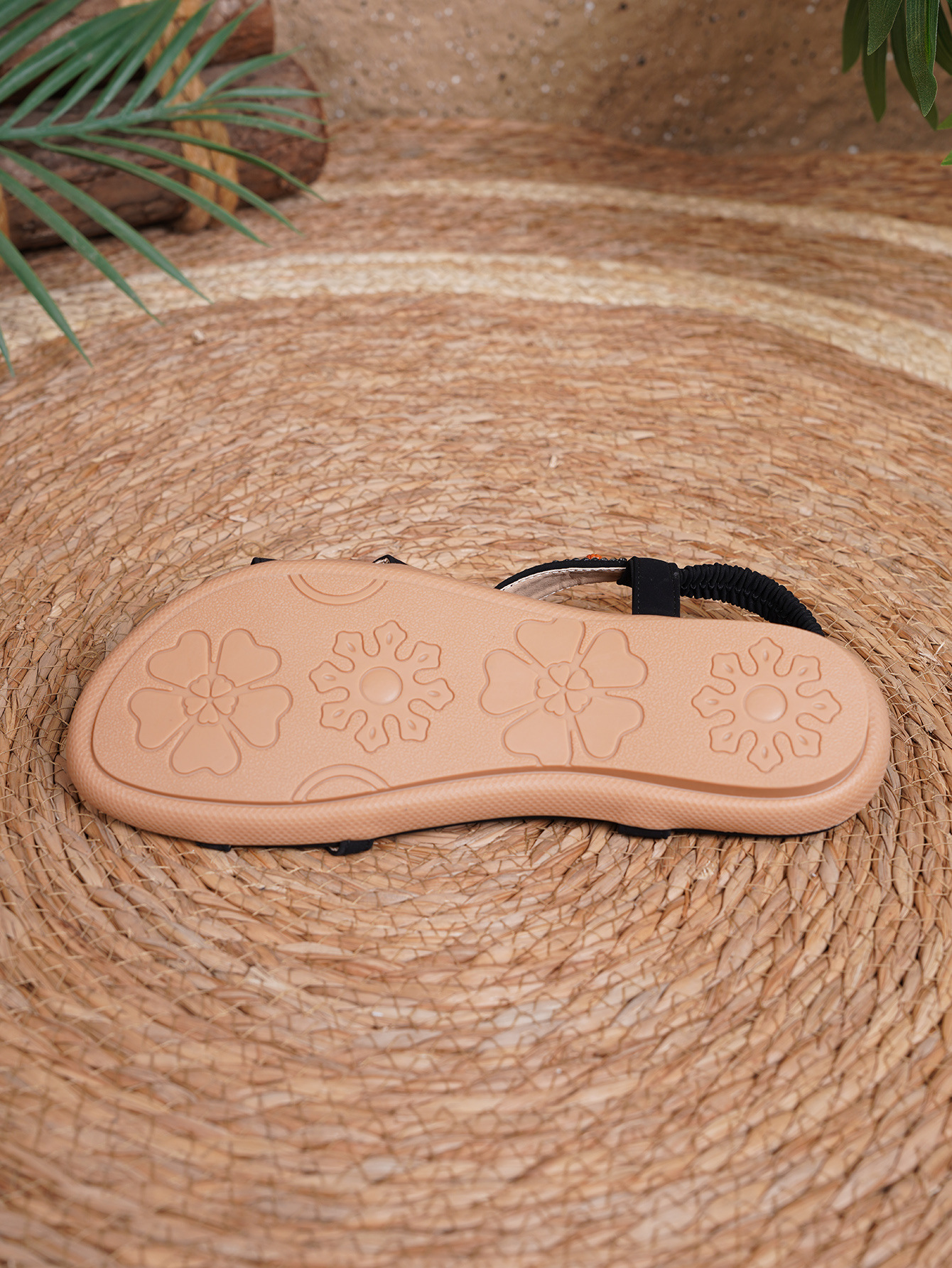 Blommiga dam-sandaler med platt sula för strand och sommar_voghion.com