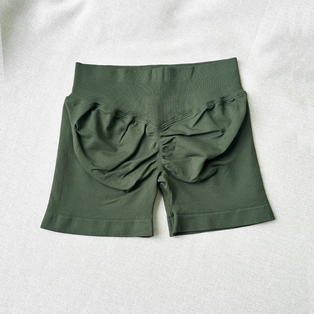 оливково-зеленый