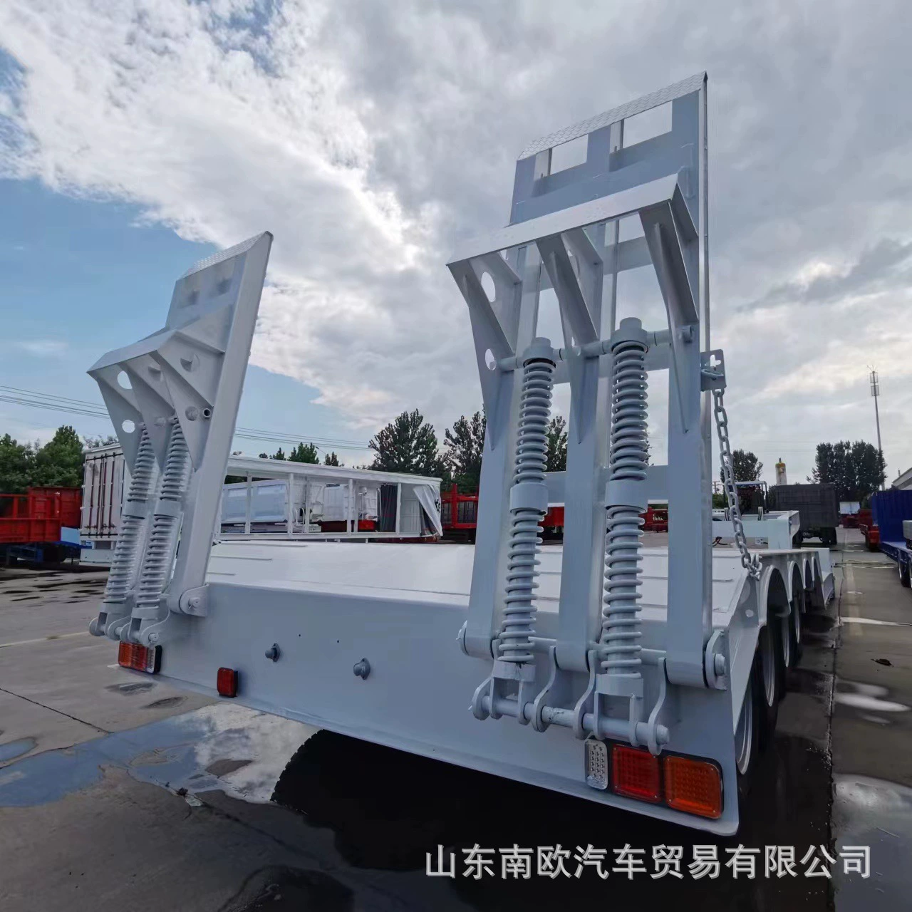 Экспортная гидравлическая машина для разборки головы гусака, тяжелый крюк, промышленная низкорамная полуприцепная машина, полностью автоматический крюк для перевозки крупногабаритных грузов.